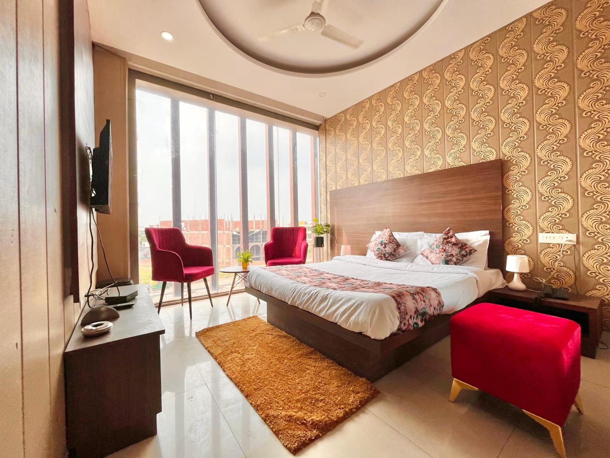 Hotel The Pearl Grand - Top Rated ! Most Awarded ! Parking ! Lift ! Luxury Rooms ! Best Selling Zirakpur Zewnętrze zdjęcie