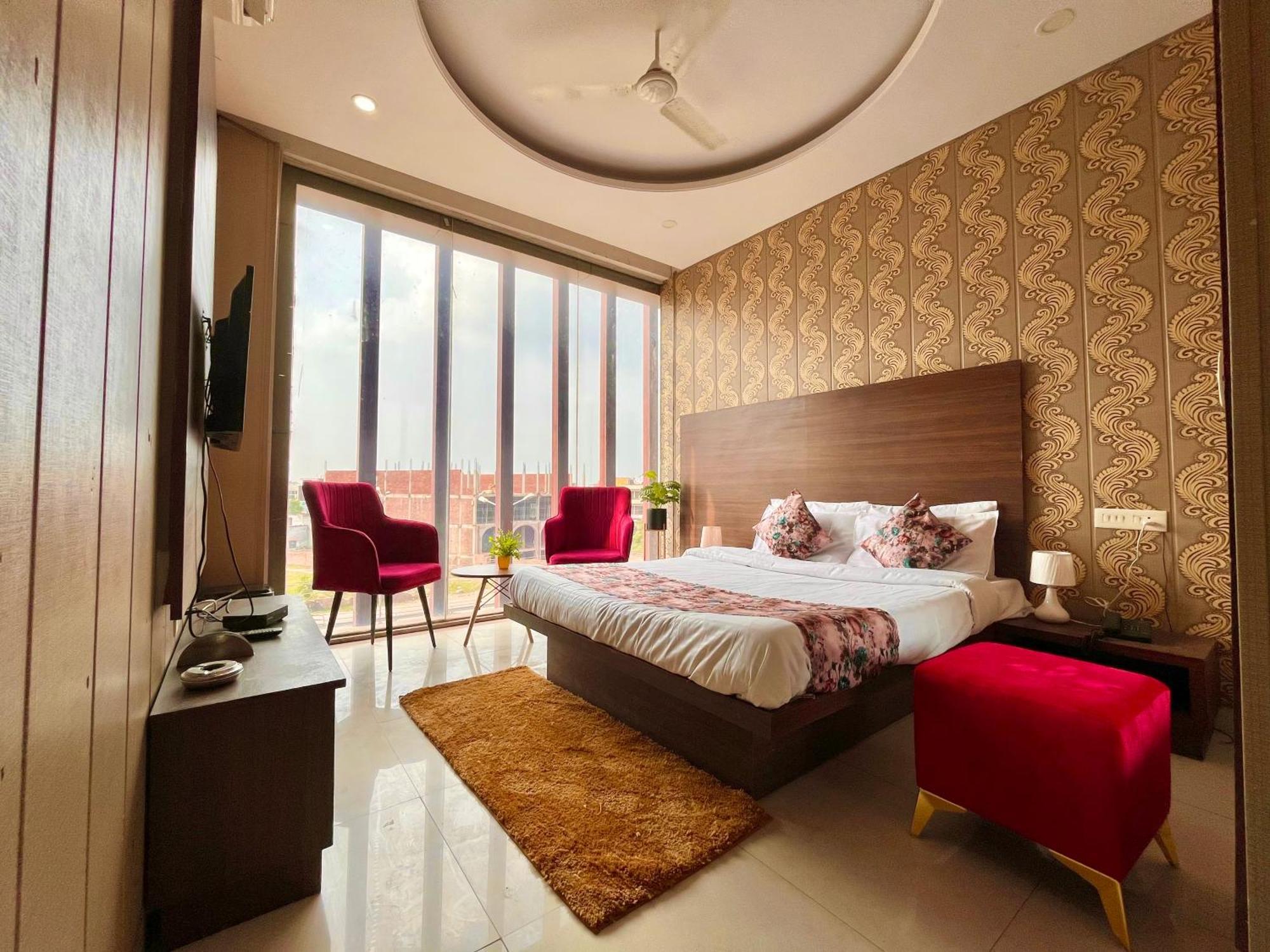 Hotel The Pearl Grand - Top Rated ! Most Awarded ! Parking ! Lift ! Luxury Rooms ! Best Selling Zirakpur Zewnętrze zdjęcie