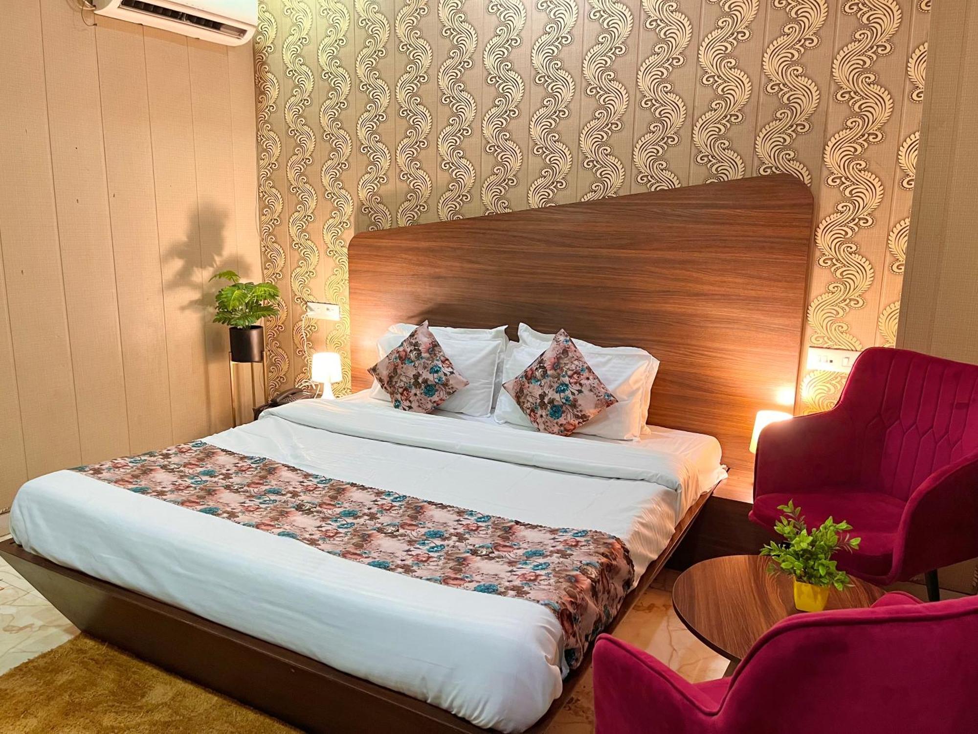 Hotel The Pearl Grand - Top Rated ! Most Awarded ! Parking ! Lift ! Luxury Rooms ! Best Selling Zirakpur Zewnętrze zdjęcie