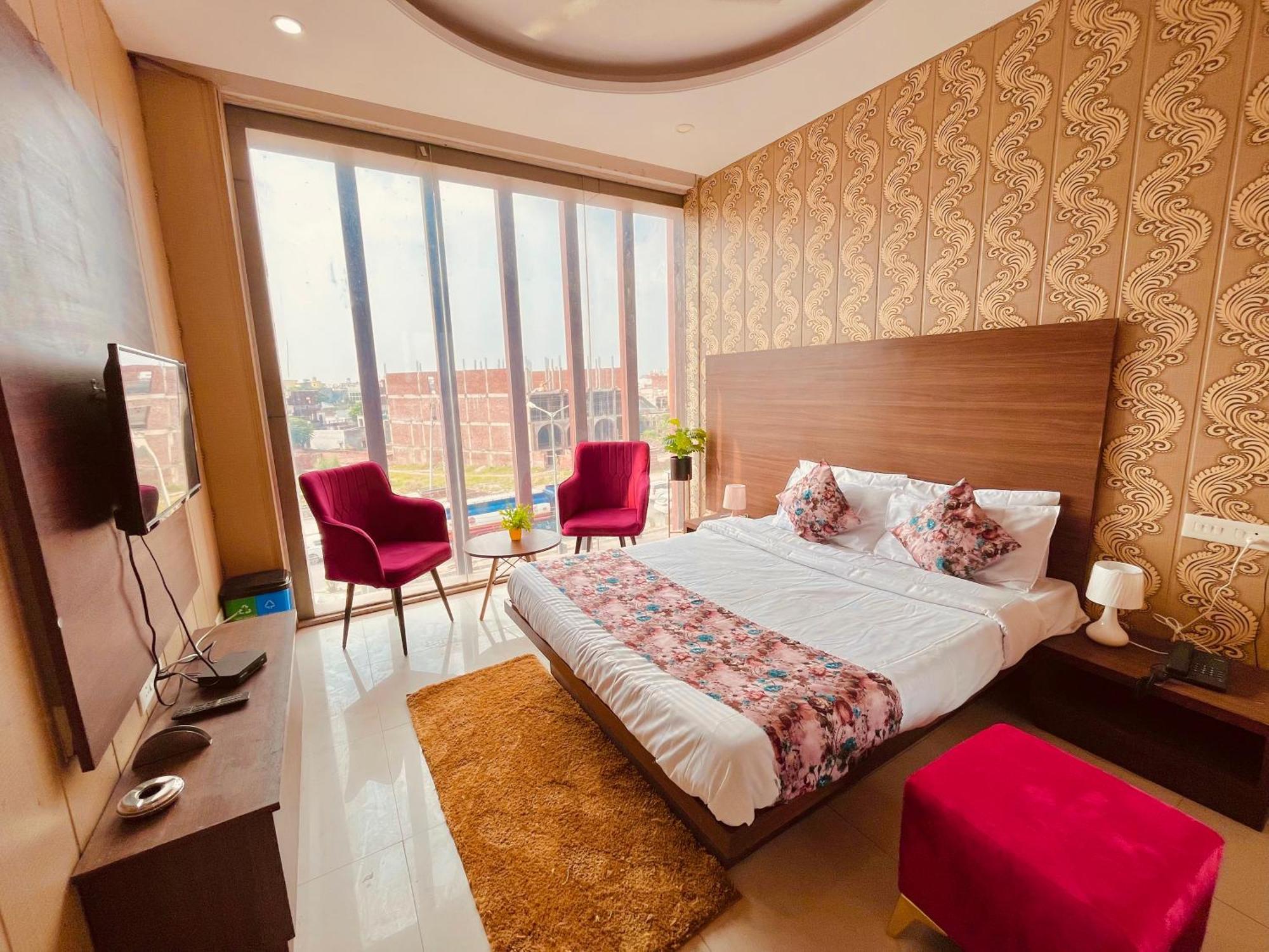 Hotel The Pearl Grand - Top Rated ! Most Awarded ! Parking ! Lift ! Luxury Rooms ! Best Selling Zirakpur Zewnętrze zdjęcie