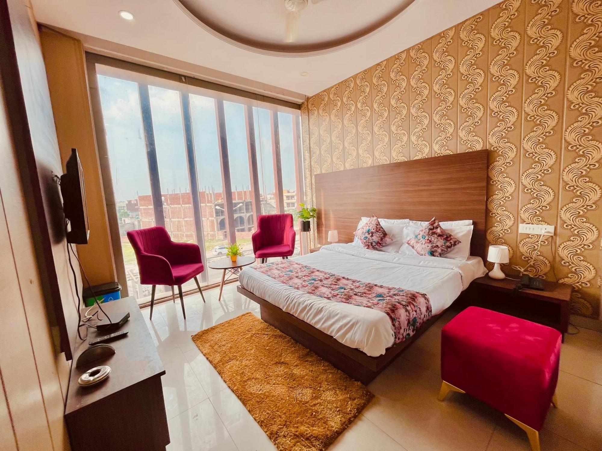 Hotel The Pearl Grand - Top Rated ! Most Awarded ! Parking ! Lift ! Luxury Rooms ! Best Selling Zirakpur Zewnętrze zdjęcie