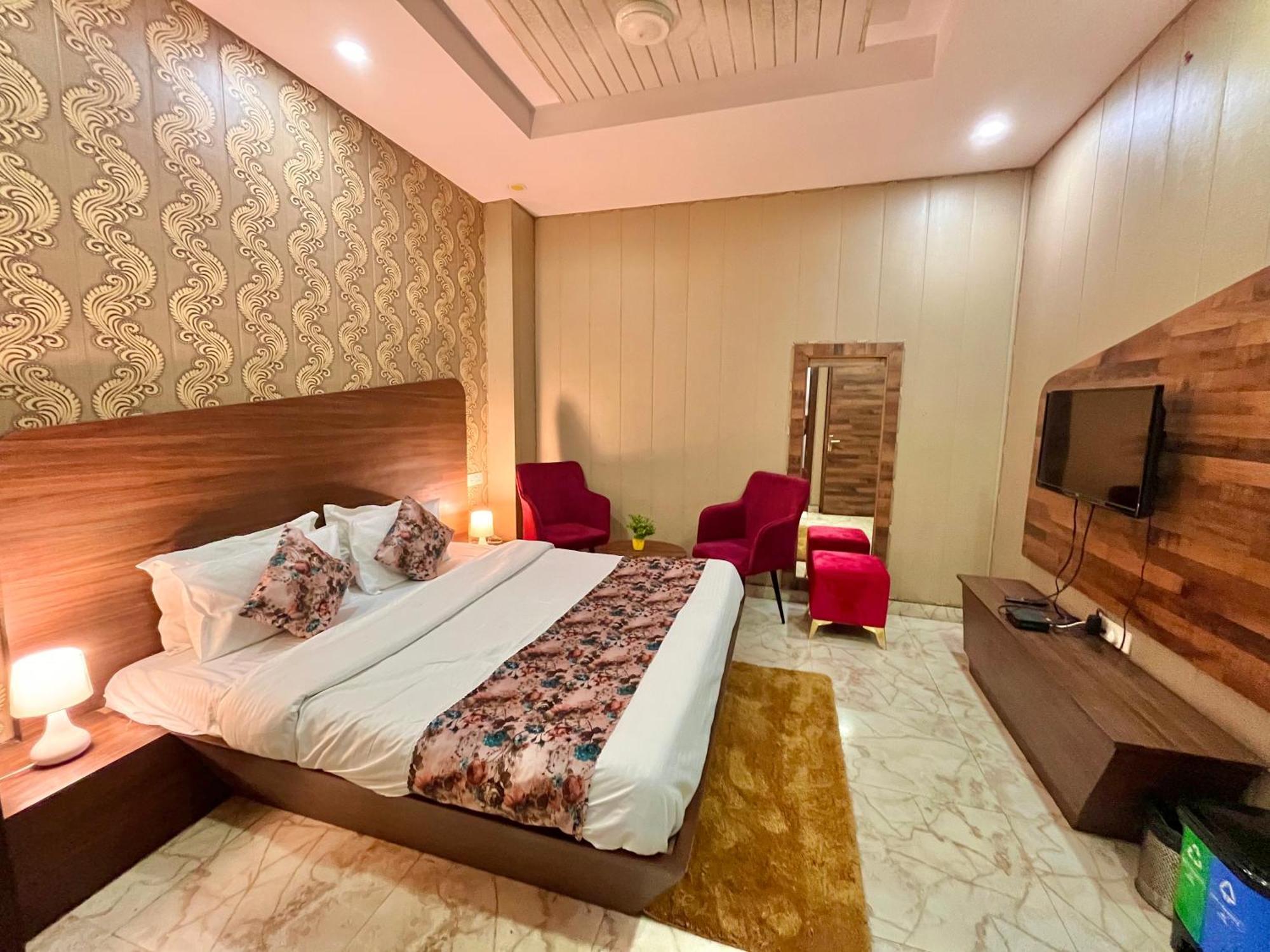 Hotel The Pearl Grand - Top Rated ! Most Awarded ! Parking ! Lift ! Luxury Rooms ! Best Selling Zirakpur Zewnętrze zdjęcie