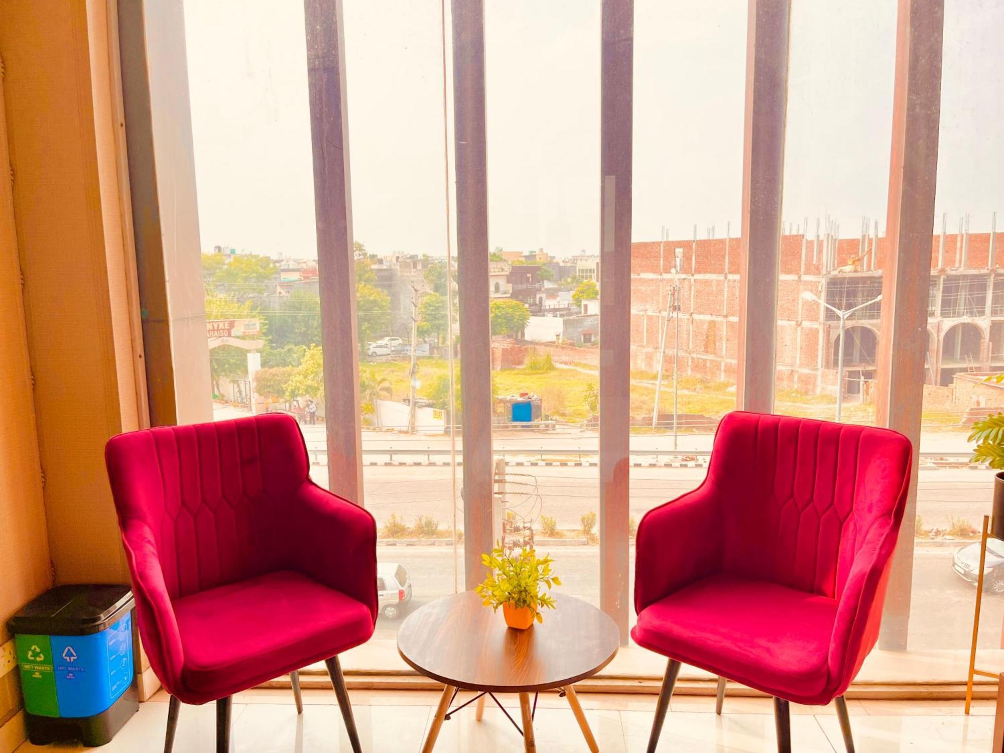 Hotel The Pearl Grand - Top Rated ! Most Awarded ! Parking ! Lift ! Luxury Rooms ! Best Selling Zirakpur Zewnętrze zdjęcie