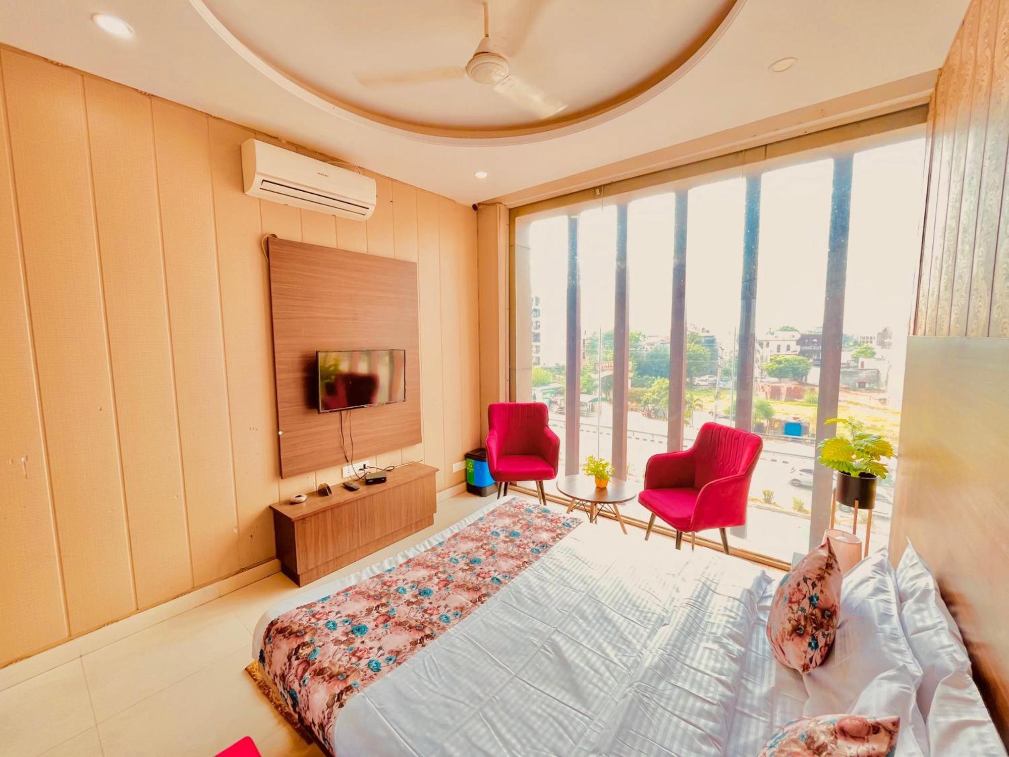 Hotel The Pearl Grand - Top Rated ! Most Awarded ! Parking ! Lift ! Luxury Rooms ! Best Selling Zirakpur Zewnętrze zdjęcie