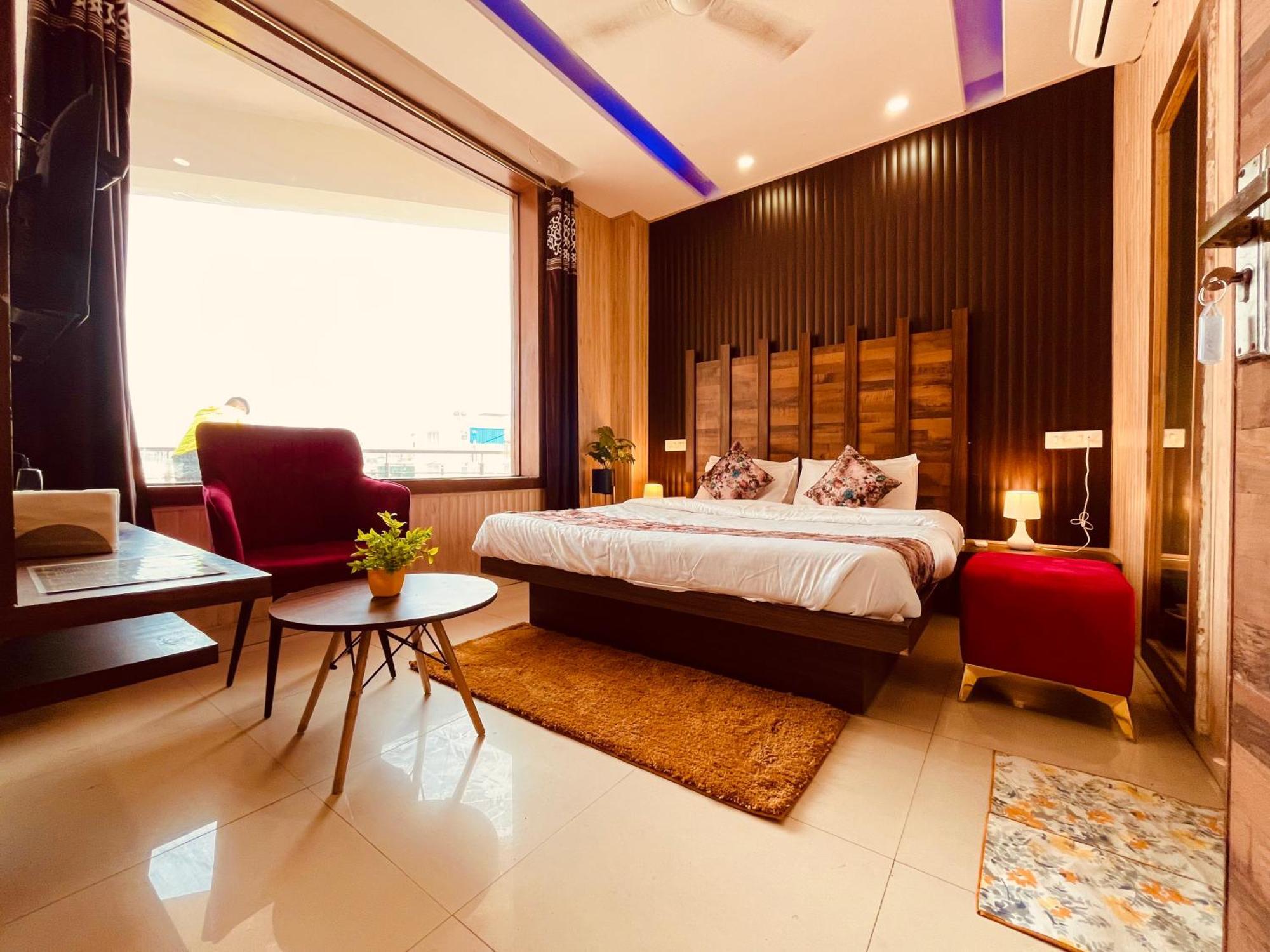 Hotel The Pearl Grand - Top Rated ! Most Awarded ! Parking ! Lift ! Luxury Rooms ! Best Selling Zirakpur Zewnętrze zdjęcie